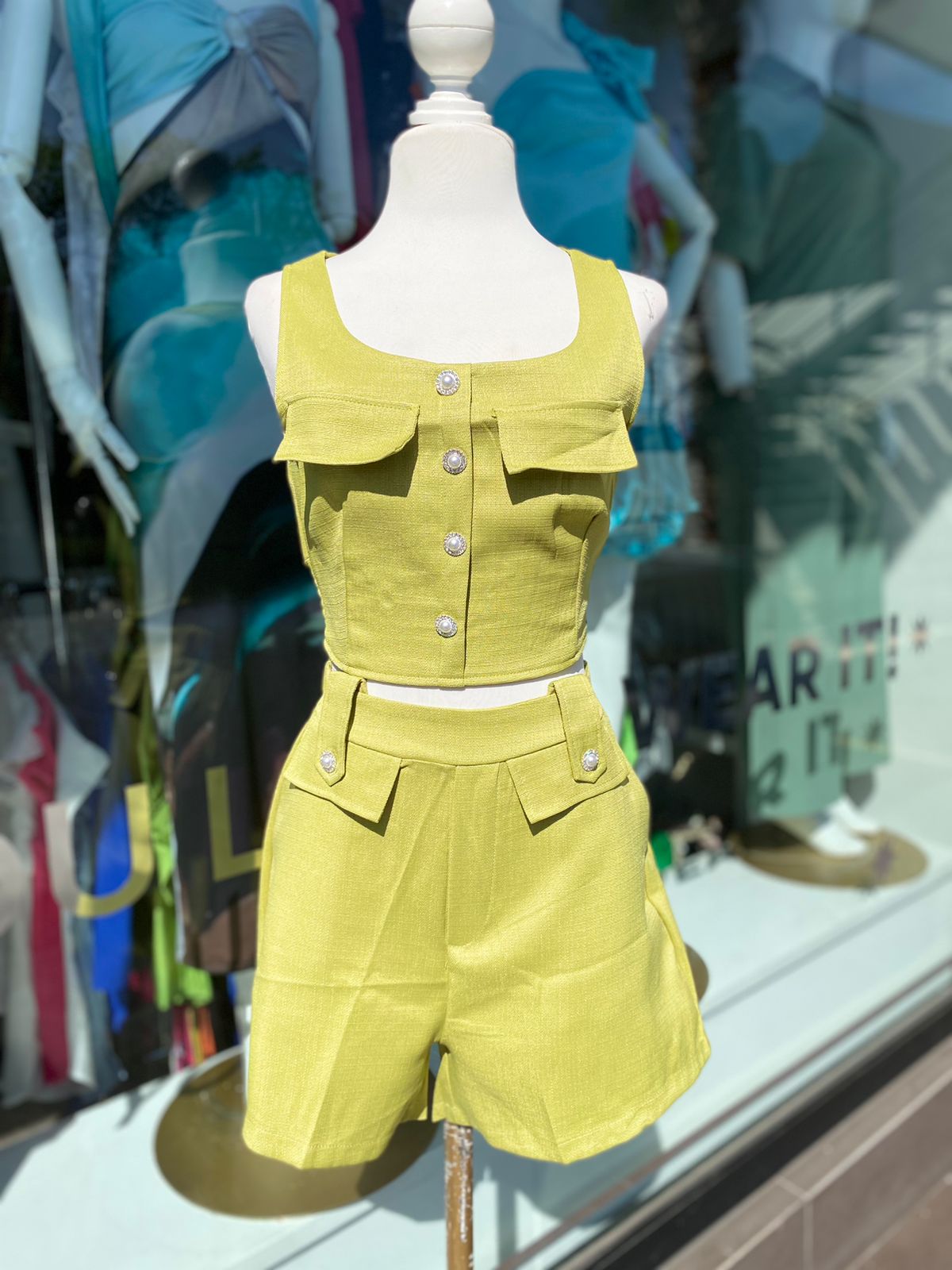 Top y Short amarillo